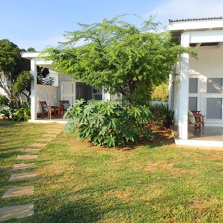 77 West Boutique Hotel Treasure Beach Exterior foto